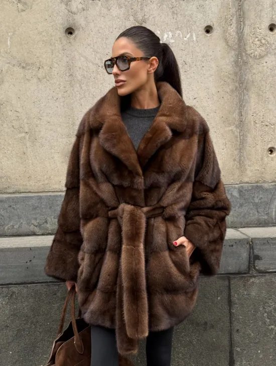 Полушубок из меха норки Brown Velvet, английский воротник фасон - летучая мышь