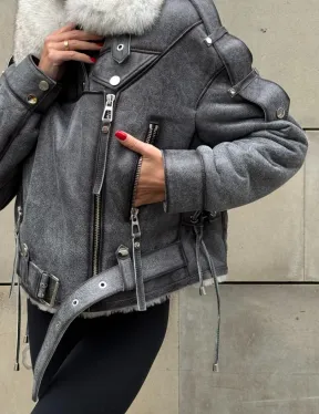 Стильная косуха-дубленка Vintage Grey с воротником из меха песца со шнуровкой на спине