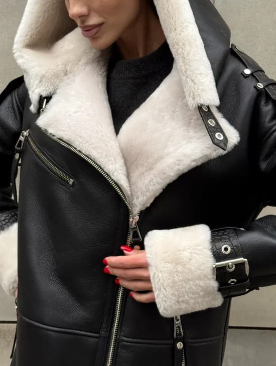 Черная удлиненная дубленка авиатор  с капюшоном на белой овчине
