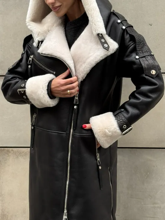 Черная удлиненная дубленка авиатор  с капюшоном на белой овчине