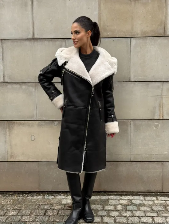 Черная удлиненная дубленка авиатор  с капюшоном на белой овчине