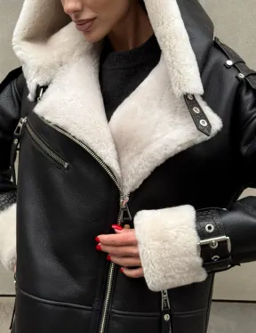 Черная удлиненная дубленка авиатор  с капюшоном на белой овчине