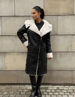 Черная удлиненная дубленка авиатор  с капюшоном на белой овчине