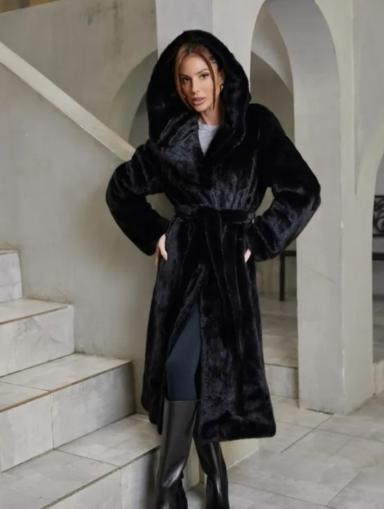 Классическая норковая шуба с капюшоном кобра черного цвета