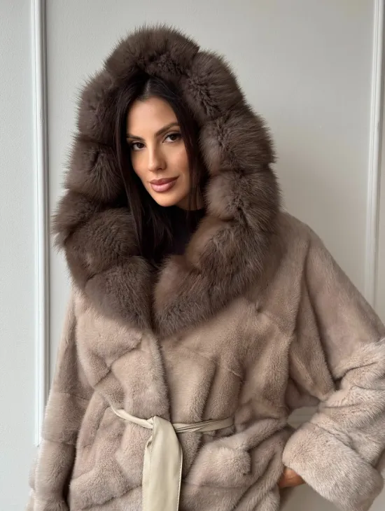 Меховое полупальто из меха норки с капюшоном куница