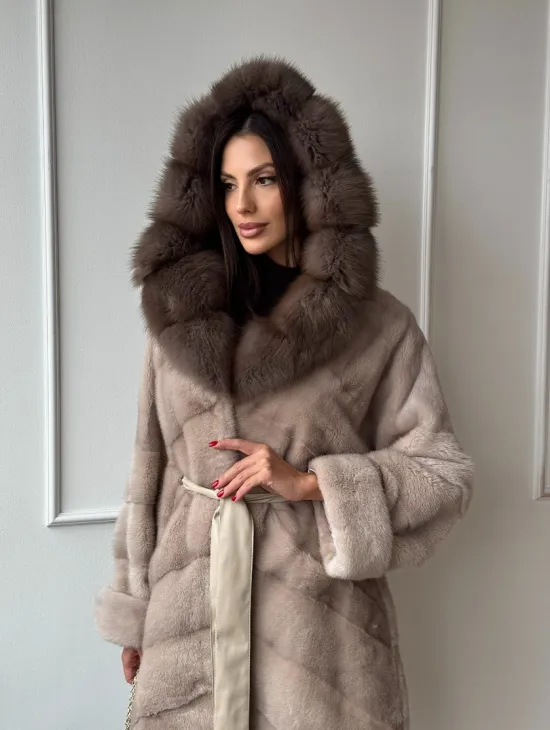 Меховое полупальто из меха норки с капюшоном куница