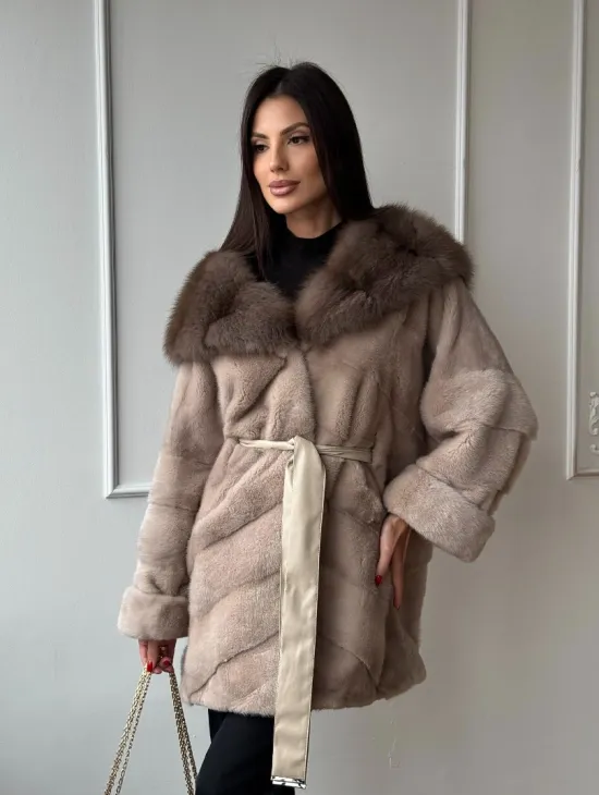 Меховое полупальто из меха норки с капюшоном куница