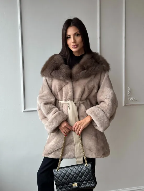 Меховое полупальто из меха норки с капюшоном куница