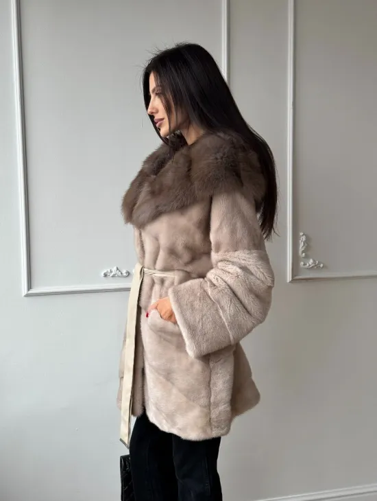 Меховое полупальто из меха норки с капюшоном куница