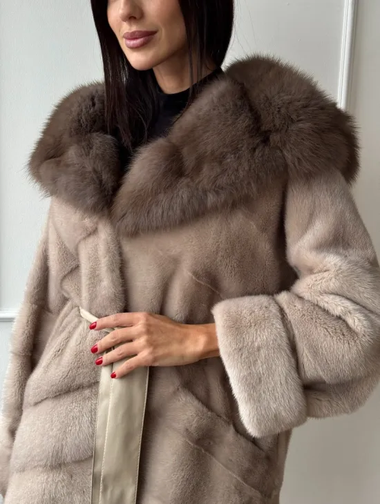 Меховое полупальто из меха норки с капюшоном куница