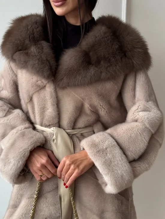 Меховое полупальто из меха норки с капюшоном куница