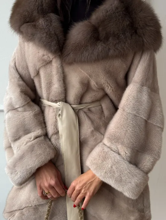 Меховое полупальто из меха норки с капюшоном куница