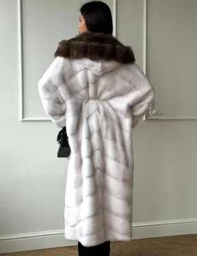 Шуба фасон кимоно из аукционной норки с капюшоном кобра из меха куницы