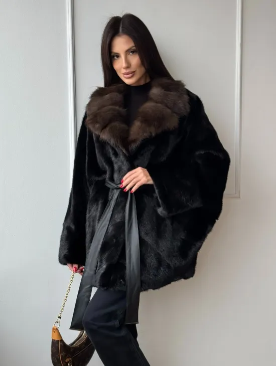 Летучая мышь из норки Black с воротником из меха куницы