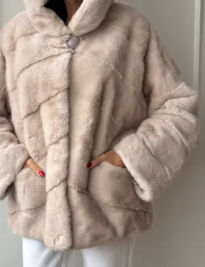 Меховая куртка - шуба из меха норки с капюшоном в цвете пудра