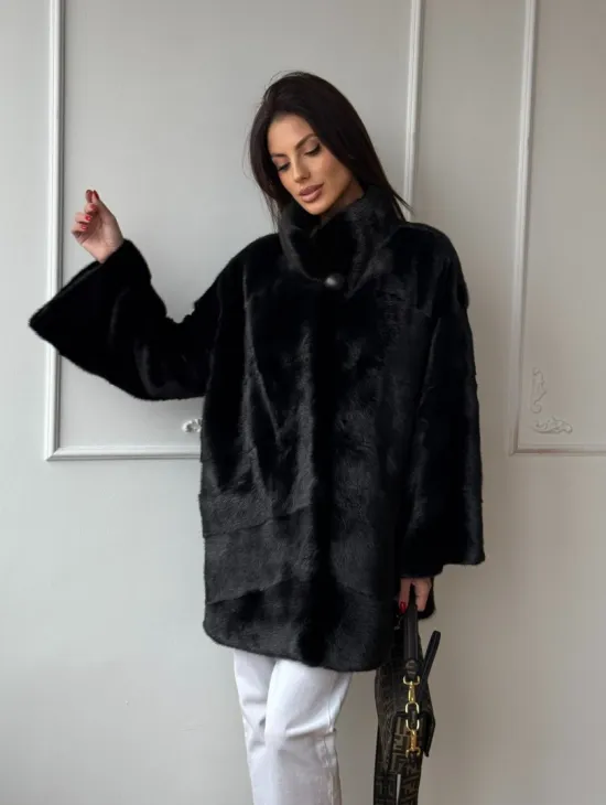 Черный полушубок из натурального меха, стойка воротник
