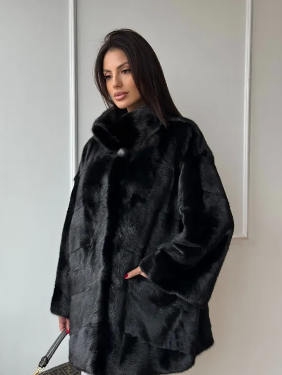 Черный полушубок из натурального меха, стойка воротник