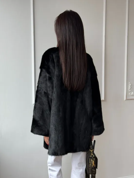 Черный полушубок из натурального меха, стойка воротник
