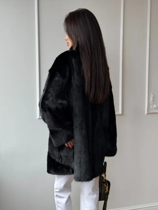 Черный полушубок из натурального меха, стойка воротник