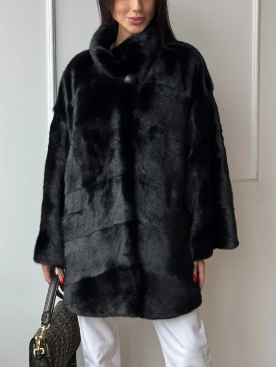 Черный полушубок из натурального меха, стойка воротник