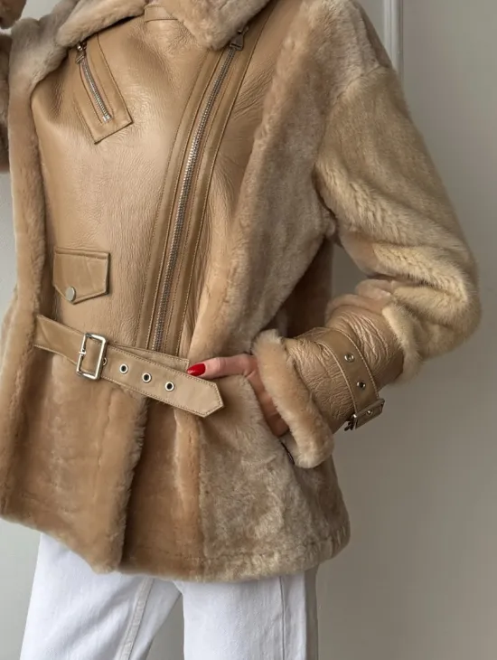 Трендовая куртка - дубленка из натурального меха мериноса и норки на рукавах