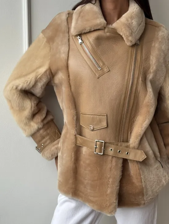 Трендовая куртка - дубленка из натурального меха мериноса и норки на рукавах