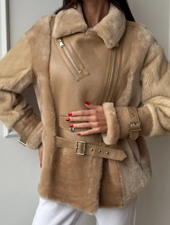 Трендовая куртка - дубленка из натурального меха мериноса и норки на рукавах