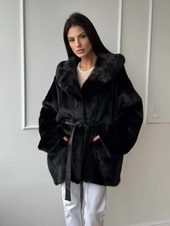 Летучая мышь шуба из черной норки с меховым капюшоном - оверсайз