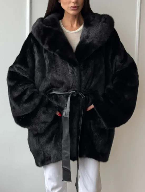 Летучая мышь шуба из черной норки с меховым капюшоном - оверсайз