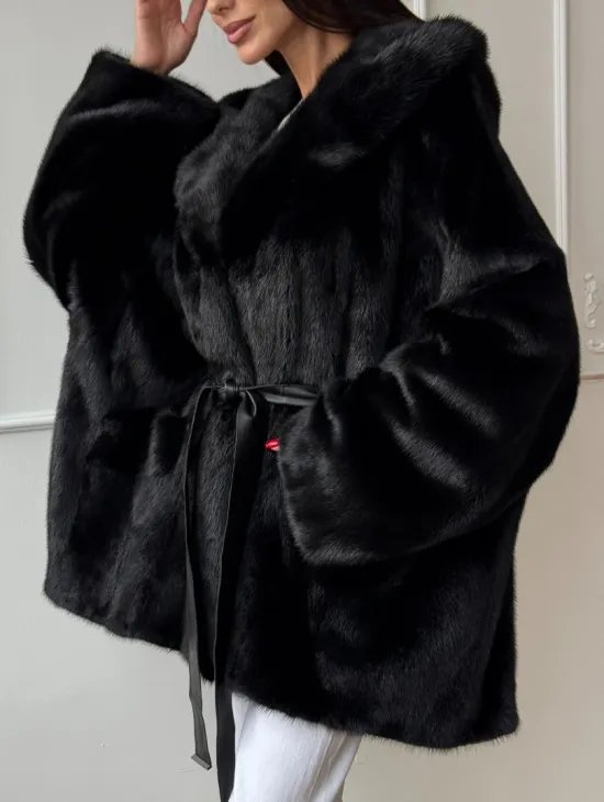 Летучая мышь шуба из черной норки с меховым капюшоном - оверсайз