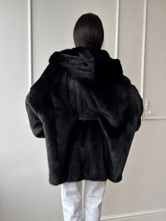 Летучая мышь шуба из черной норки с меховым капюшоном - оверсайз