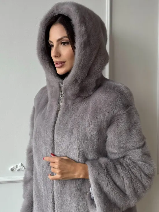 Женский меховой бомбер из аукционной норки с капюшоном  на молнии