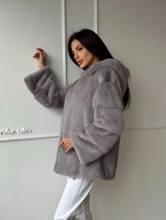 Женский меховой бомбер из аукционной норки с капюшоном  на молнии