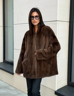 Стильная шубка из меха норки SAGA FURS  в цвете соболь