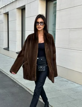 Стильная шубка из меха норки SAGA FURS  в цвете соболь