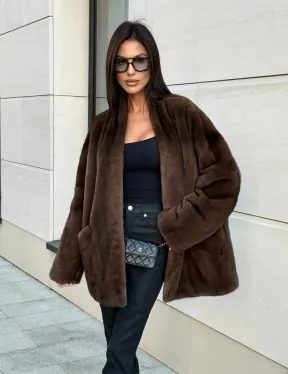 Стильная шубка из меха норки SAGA FURS  в цвете соболь