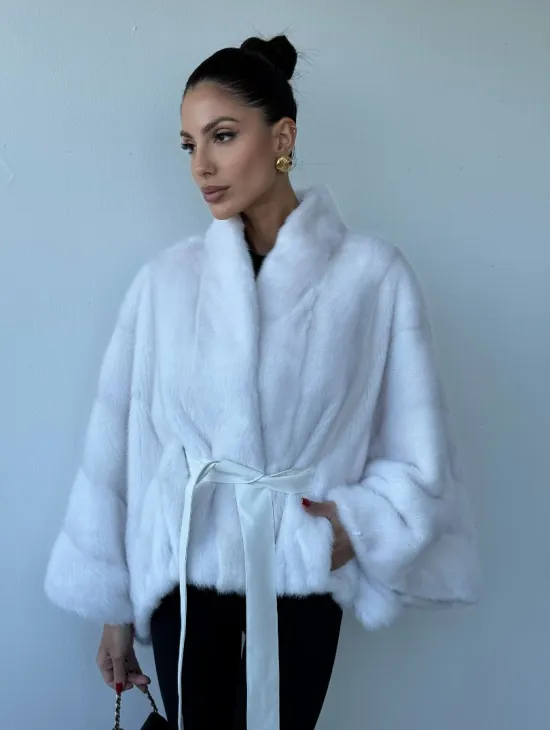 Белоснежное меховое манто из аукционной норки, фасон - летучая мышь
