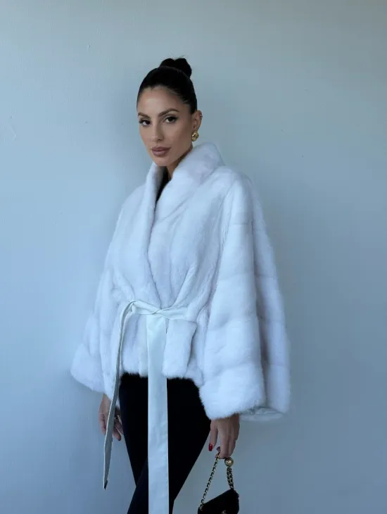 Белоснежное меховое манто из аукционной норки, фасон - летучая мышь