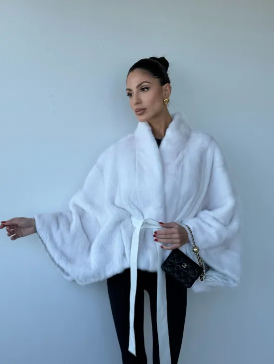 Белоснежное меховое манто из аукционной норки, фасон - летучая мышь