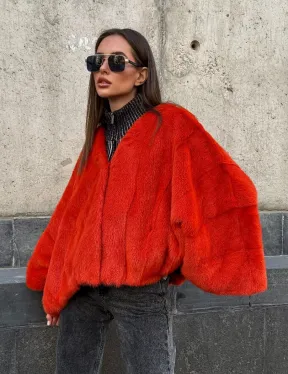 Красное меховое манто из норки, модель «Летучая мышь» с V - образной горловиной, без воротника