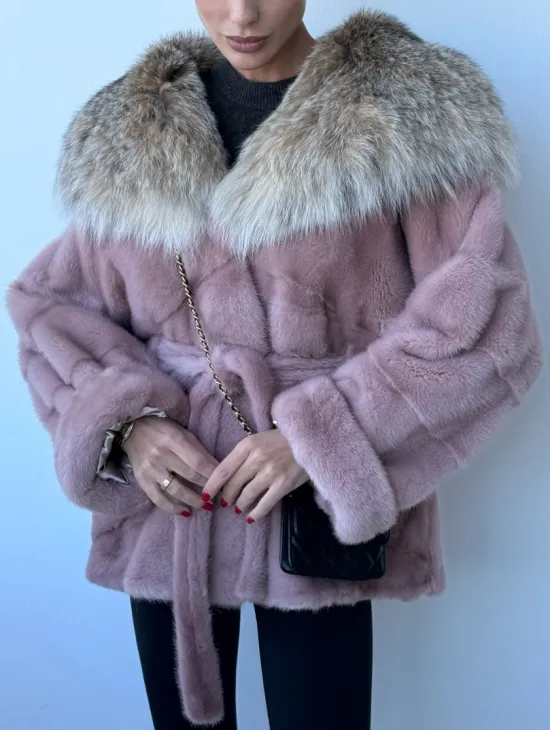 Шуба из норки Pink с капюшоном из меха рыси и манжетами на рукавах