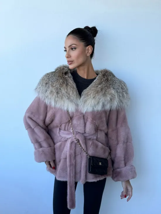 Шуба из норки Pink с капюшоном из меха рыси и манжетами на рукавах
