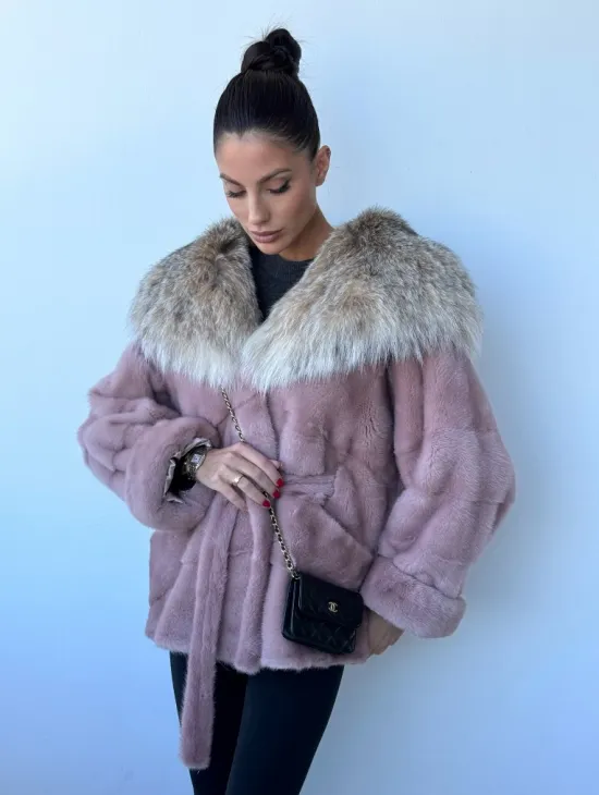 Шуба из норки Pink с капюшоном из меха рыси и манжетами на рукавах