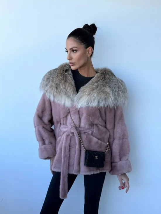 Шуба из норки Pink с капюшоном из меха рыси и манжетами на рукавах
