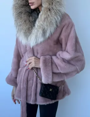 Шуба из норки Pink с капюшоном из меха рыси и манжетами на рукавах