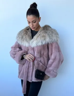 Шуба из норки Pink с капюшоном из меха рыси и манжетами на рукавах