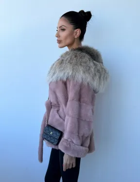 Шуба из норки Pink с капюшоном из меха рыси и манжетами на рукавах