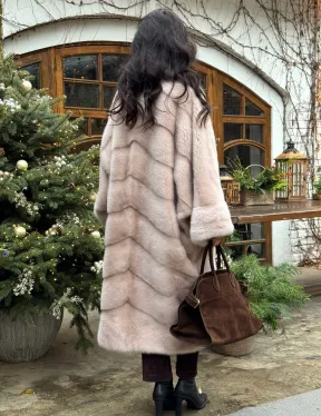 Шуба натуральная из меха аукционной норки в стиле «Oversize» - пудровая