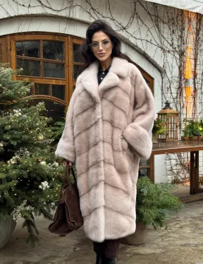 Шуба натуральная из меха аукционной норки в стиле «Oversize» - пудровая