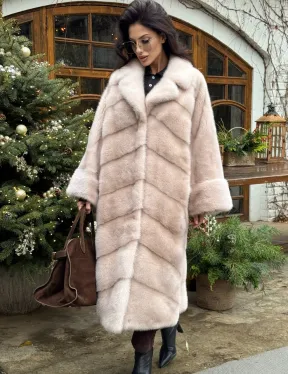 Шуба натуральная из меха аукционной норки в стиле «Oversize» - пудровая